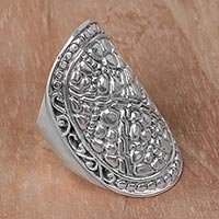 Cocktailring aus Sterlingsilber, „Stone Shield“ – handgefertigter indonesischer Ring aus Sterlingsilber mit Wirbelmotiven