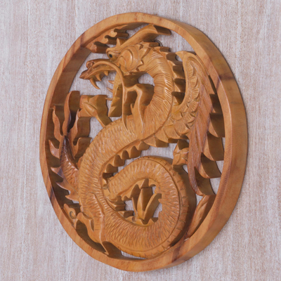 Reliefplatte aus Holz - Wandreliefplatte aus Suar-Holz mit Darstellung eines Drachen aus Indonesien