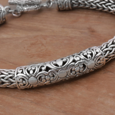 Geflochtenes Armband aus Sterlingsilber, 'Floral Dragon' - Kunsthandwerklich geflochtenes Armband aus Sterlingsilber mit Blumenanhänger