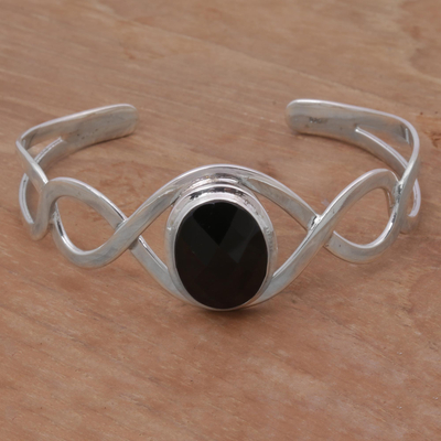 Onyx-Manschetten-Armband, 'Doppelhelix'. - Modernes balinesisches Manschettenarmband aus Onyx- und Sterlingsilber