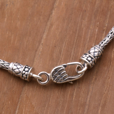 Anhänger-Halskette aus Sterlingsilber für Männer, 'Gewebter Fang'. - Anhänger-Halskette in Form eines Reißzahns aus Sterlingsilber aus Indonesien
