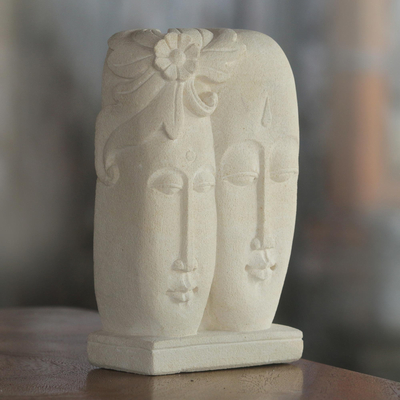 Sandsteinskulptur - Handgefertigte indonesische Sandsteinskulptur mit zwei Gesichtern