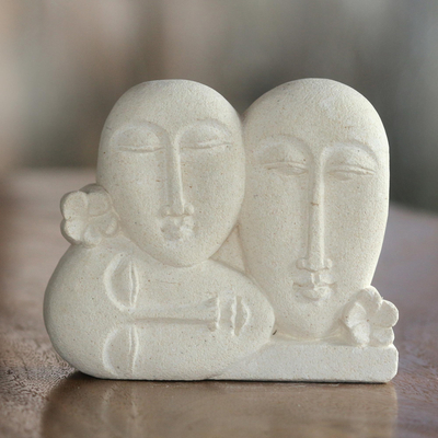 Sandsteinskulptur - Handgefertigte indonesische Sandsteinskulptur mit drei Gesichtern