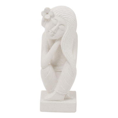 Escultura de piedra arenisca - Escultura de piedra arenisca de una mujer sentada por artesanos balineses