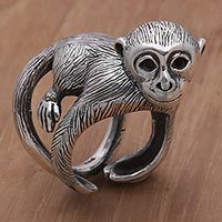 Wickelring aus Sterlingsilber, „Amusing Monkey“ – Wickelring aus 925er Sterlingsilber mit Affenmuster aus Indonesien