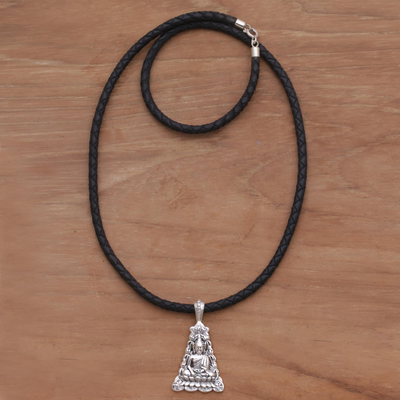 Anhänger-Halskette aus Sterlingsilber, 'Dreieck Padma Buddha'. - Buddha-Anhänger-Halskette aus Sterlingsilber und geflochtenem Leder