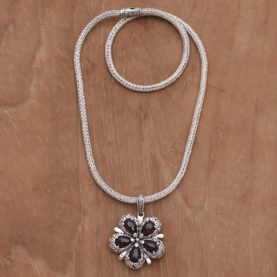 Granat-Anhänger-Halskette, 'Bougainvillea Flower - Granat und Sterling Silber Floral Anhänger Halskette aus Bali