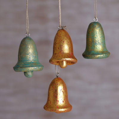 Holzornamente, 'Yuletide Bells' (Satz von 4 Stück) - Vier goldfarbene Distressed Wood Bell Ornaments aus Bali