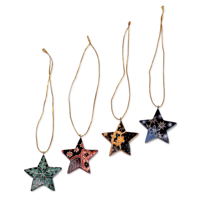 Adornos de madera de batik, 'Bali Stars' (juego de 4) - Cuatro adornos de estrellas de madera de batik de artesanos balineses