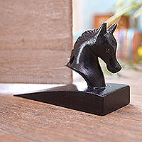 Tope de puerta de madera, 'Handy Horse in Black' - Tope de puerta de caballo de madera de suar tallado a mano en negro de Bali