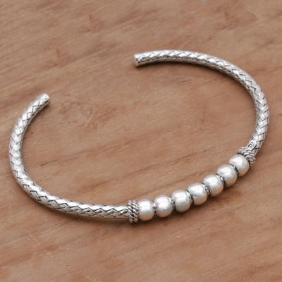 Manschettenarmband aus Sterlingsilber, 'Striking Weave - In Handarbeit gefertigtes Manschettenarmband aus Sterlingsilber aus Bali