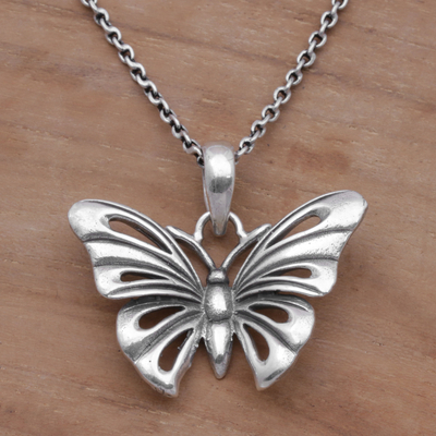 Lovely 925 silver butterfly pendant and chain in gift box great birthday or mother's day gift idea