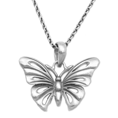 Anhänger-Halskette aus Sterlingsilber, 'Emerging Butterfly'. - Sterling Silber Schmetterling-Anhänger-Halskette aus Bali