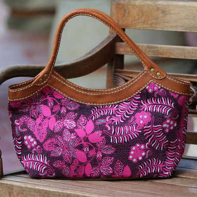 Bolso de mano con asa decorativa de cuero y algodón Batik, 'Flores fucsias' - Bolso con asa de algodón con acento de cuero floral Batik de Bali
