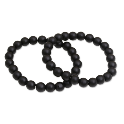 Onyx-Perlenstretcharmbänder, 'Dark Planets' (Paar) - Ein Paar Perlenarmbänder aus schwarzem Onyx aus Bali