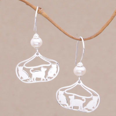 Aretes colgantes de perlas cultivadas - Aretes de perla cultivada y gato de plata esterlina de Bali