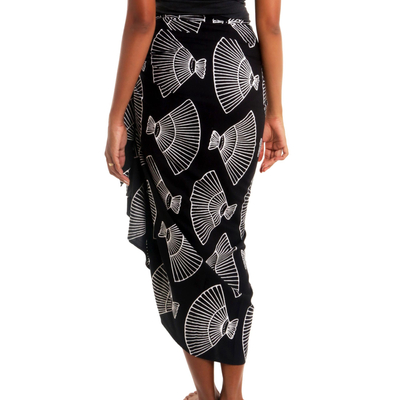 Cotton blend batik sarong, 'Seashore Shells' - Black and White Cotton Blend Sarong with Batik Shell Print