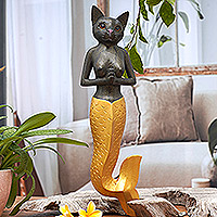 Wandskulptur aus Holz, „Mermaid Kitty in Dark Grey“ – Meerjungfrau-Katzen-Wandskulptur in Dunkelgrau und Gold aus Bali