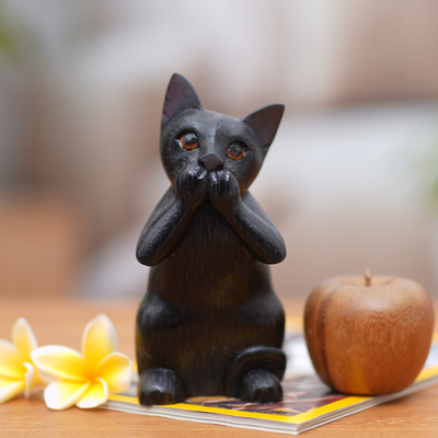 Holzskulptur - Handgeschnitzte Katzenskulptur aus schwarzem Suar-Holz aus Bali