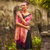 Batik-Seidenschal – Batik-Seidenschal mit fuchsiafarbenen Blumenmotiven aus Bali