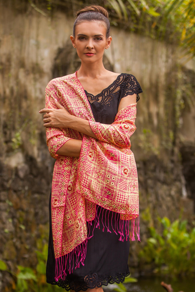 Mantón batik de seda - Chal de seda batik rosa teñido a mano con motivo Ceplok de Java