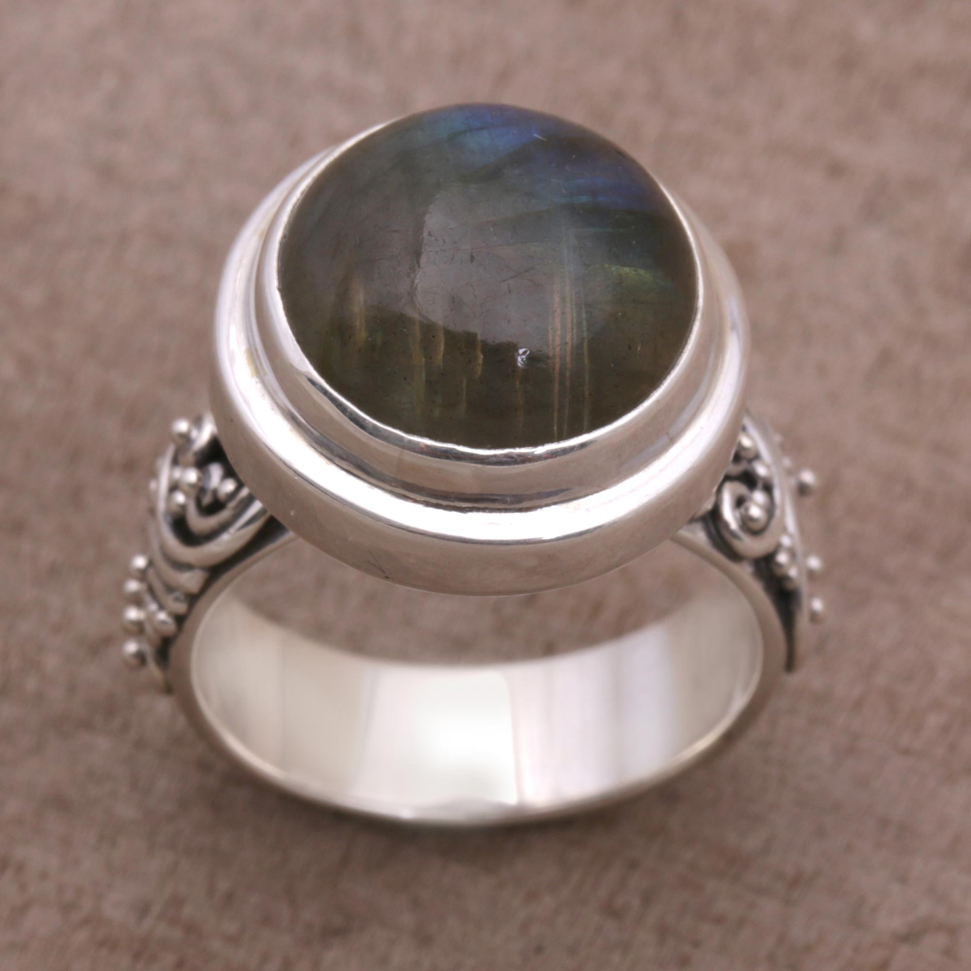 Handcrafted Splendid Labradorite silver ring