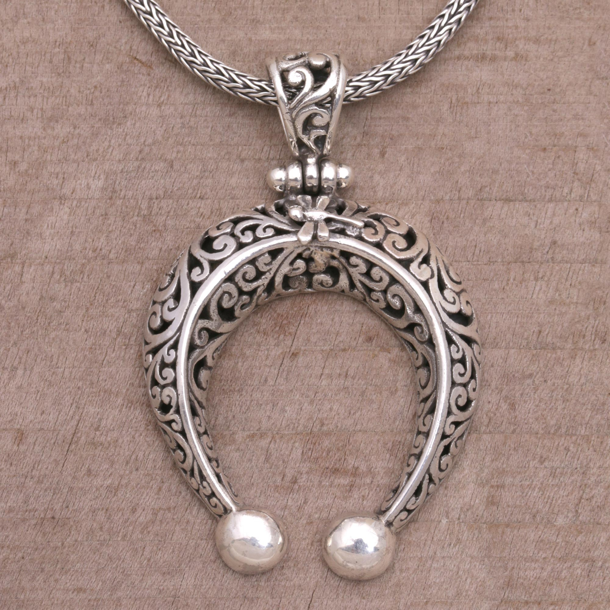 So Chic Jewels 925 Sterling Silver Horseshoe Pendant