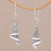 Pendientes colgantes de plata de ley, 'Shining Songket' - Pendientes colgantes culturales de plata de ley de Bali