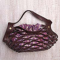 Leder-Umhängetasche, 'Deep Lavender Nest' - Einzigartige Leder-Umhängetasche mit Baumwollfutter aus Bali