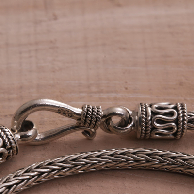Halskette mit Onyx-Anhänger - Halskette mit ovalem Anhänger aus Onyx und Sterlingsilber aus Bali
