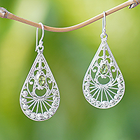 Pendientes colgantes de peridoto, 'Divine Tears' - Pendientes colgantes de peridoto y plata de ley de Bali