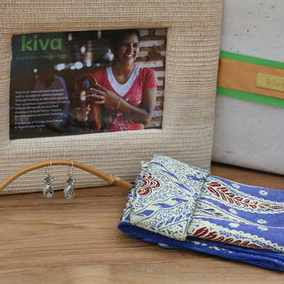 Handgefertigter Fotorahmen, Seidenschal und Blautopas-Ohrringe, 'Kiva Love for Mom Gift Set' - Bali Handwerker handgefertigte Schal und Schmuck Geschenk-Set