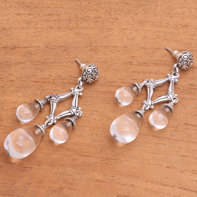 Quarz-Lüster-Ohrringe, 'Kristalltropfen'. - Ohrringe aus klarem Quarz und 925er Silber-Kronleuchter aus Bali