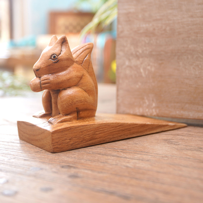 Wood doorstop, Helpful Squirrel in Brown
