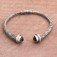 Brazalete de amatista, 'Amethyst Memory' - Brazalete de amatista y plata 925 con forma de remolino de Bal