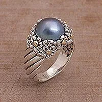 Anillo de cóctel con perlas cultivadas - Anillo de cóctel con perlas cultivadas azules y motivos florales