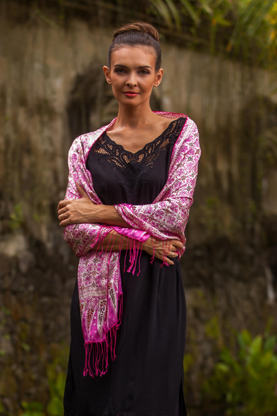Batik-Seidenschal - Batik-Seidenschal mit Truntum-Motiven in Fuchsia aus Bali