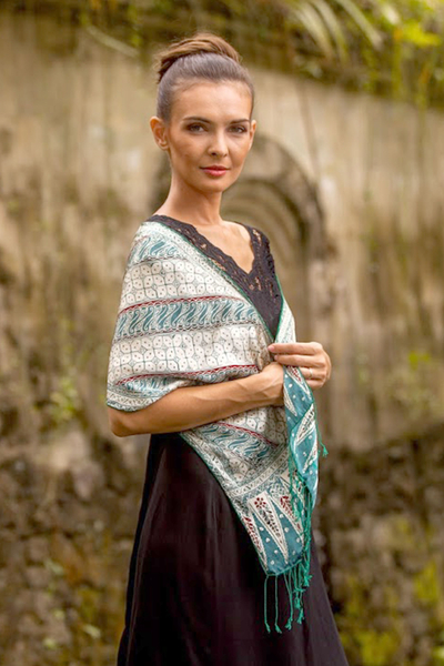 chal de seda batik - Pañuelo de seda batik con motivos de parang en musgo de Bali