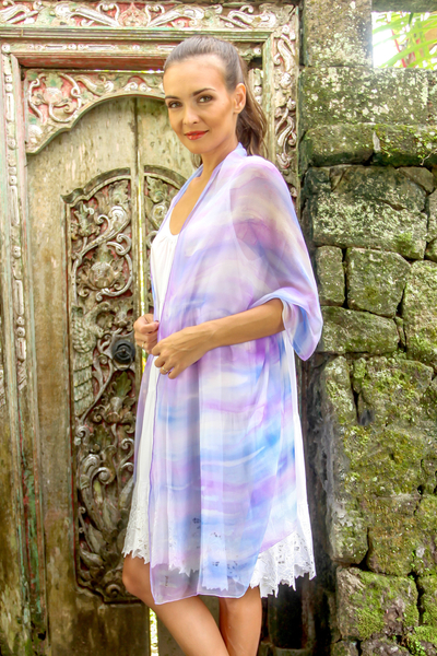 Mantón de seda pintado a mano, 'Belleza mística' - Chal de seda pintado a mano en amatista y verde azulado de la India