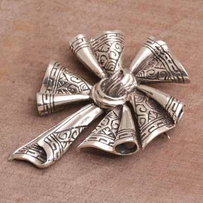 Broche de plata de ley, 'Molino de viento Songket' - Broche de tela Songket de plata de ley de Bali