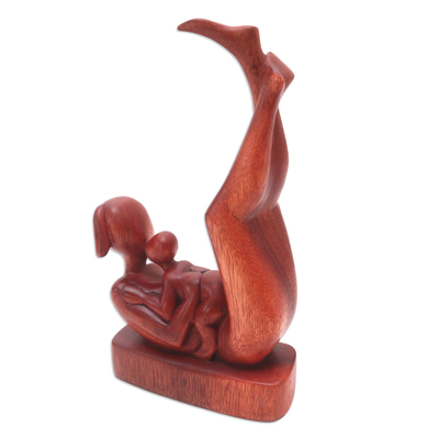 Holzskulptur - Handgefertigte Mutter-Kind-Skulptur aus Suar-Holz aus Bali