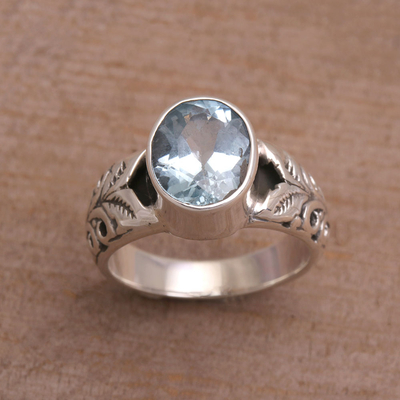 anillo de topacio azul con una sola piedra - Anillo de una sola piedra con topacio azul ovalado facetado de Bali