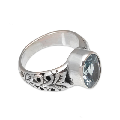 anillo de topacio azul con una sola piedra - Anillo de una sola piedra con topacio azul ovalado facetado de Bali