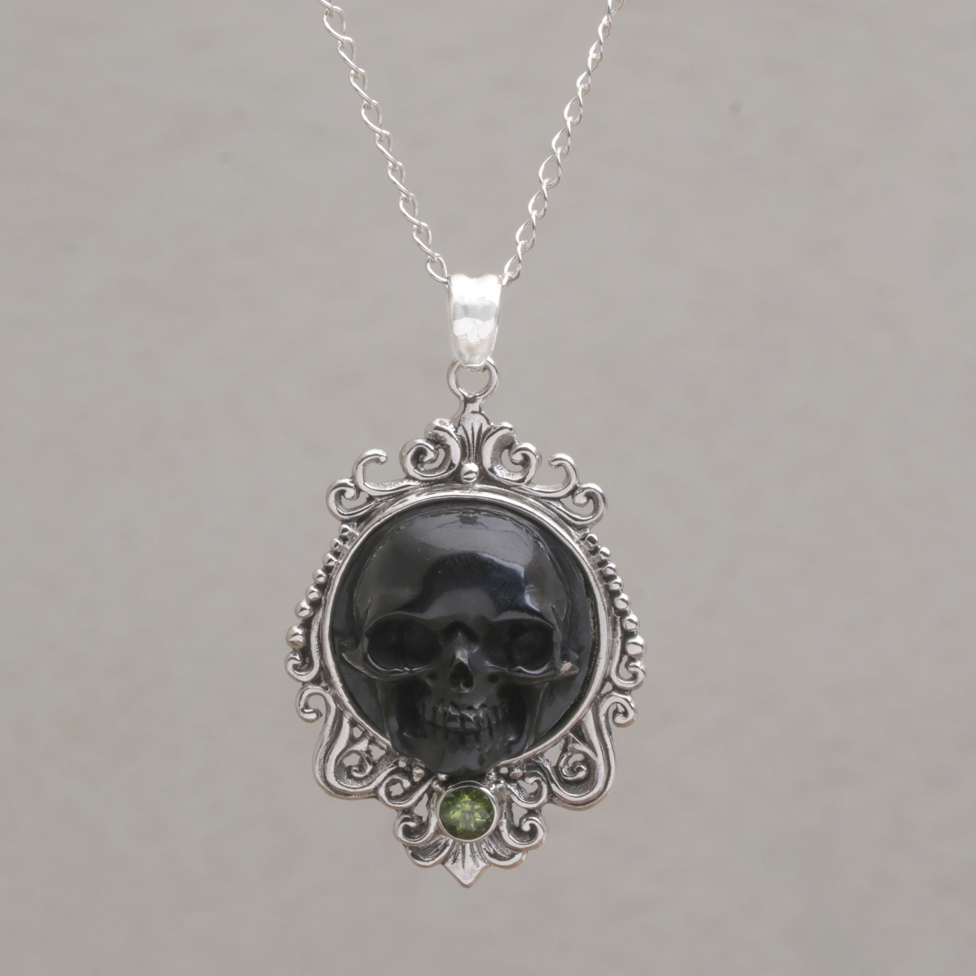 skull pendant necklace