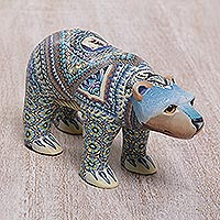 Skulptur aus Polymer-Ton, „Mutter Eisbär“ – handgefertigte Skulptur eines Eisbären aus Bali aus Polymer-Ton