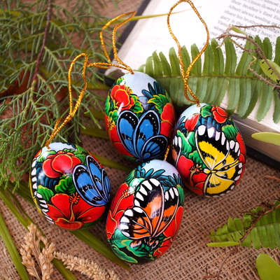 Holzornamente, „Monarch Eden“ (4er-Set) - Handbemalte Schmetterlingsornamente aus Bali (4er-Set)