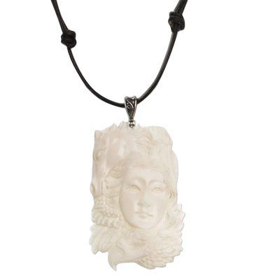 Halskette mit Knochenanhänger - Handgefertigte verstellbare Halskette mit Knochenanhänger aus Bali