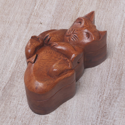 Caja de rompecabezas de madera, 'Gato en juego' - Caja de rompecabezas de madera de Suar tallada con gato juguetón