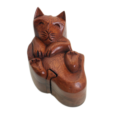 Caja de rompecabezas de madera, 'Gato en juego' - Caja de rompecabezas de madera de Suar tallada con gato juguetón