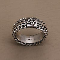 Sterling silver band ring, 'Flower Chain' - Chain Style Sterling Silver Band Ring with Flower